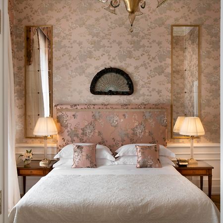 فندق هيلفيتيا آند بريستول فيرنزي - ستارهوتلز كوليزيوني فلورنس المظهر الخارجي الصورة A bedroom at the hotel