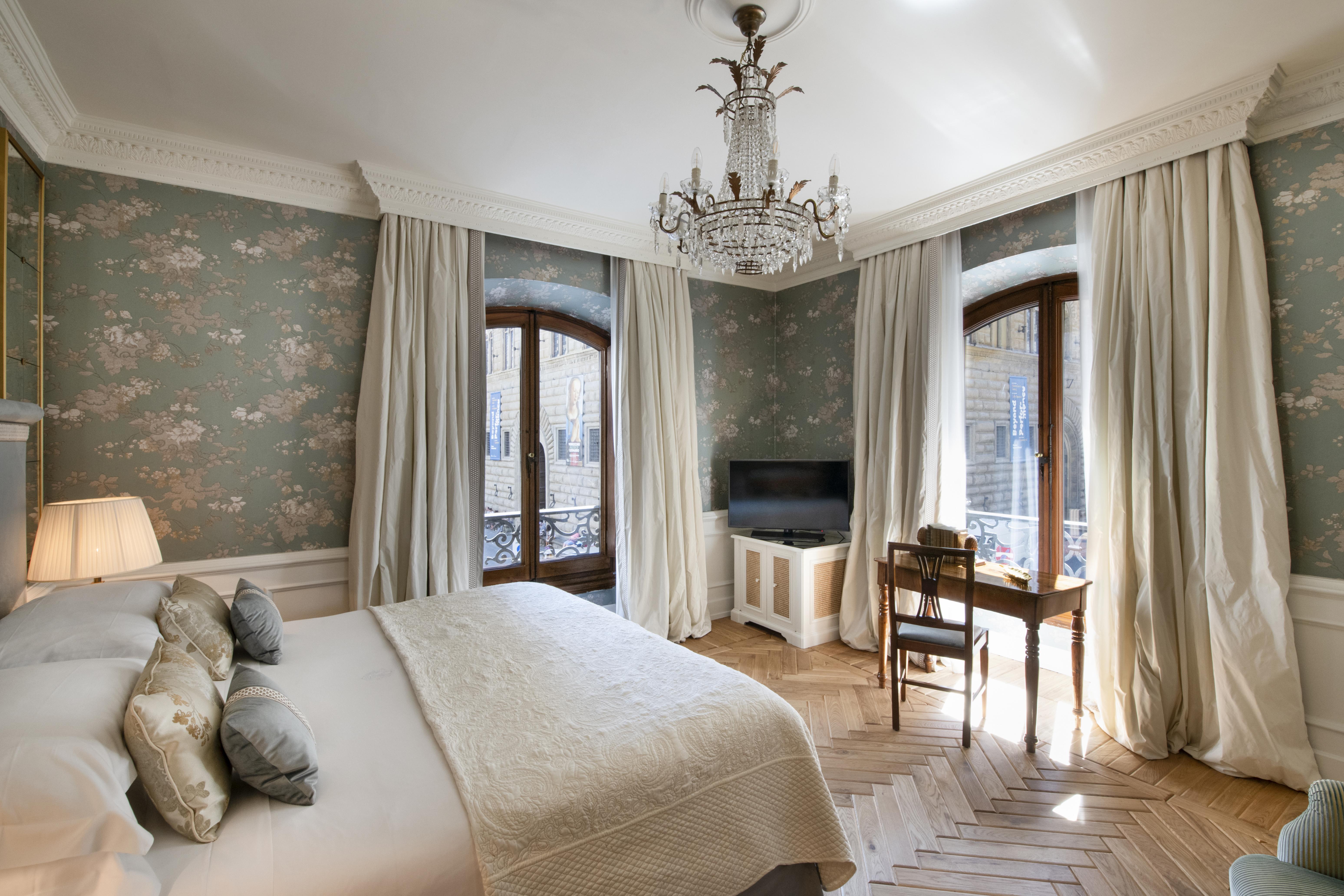 فندق هيلفيتيا آند بريستول فيرنزي - ستارهوتلز كوليزيوني فلورنس المظهر الخارجي الصورة A room at Hotel Gran Vía