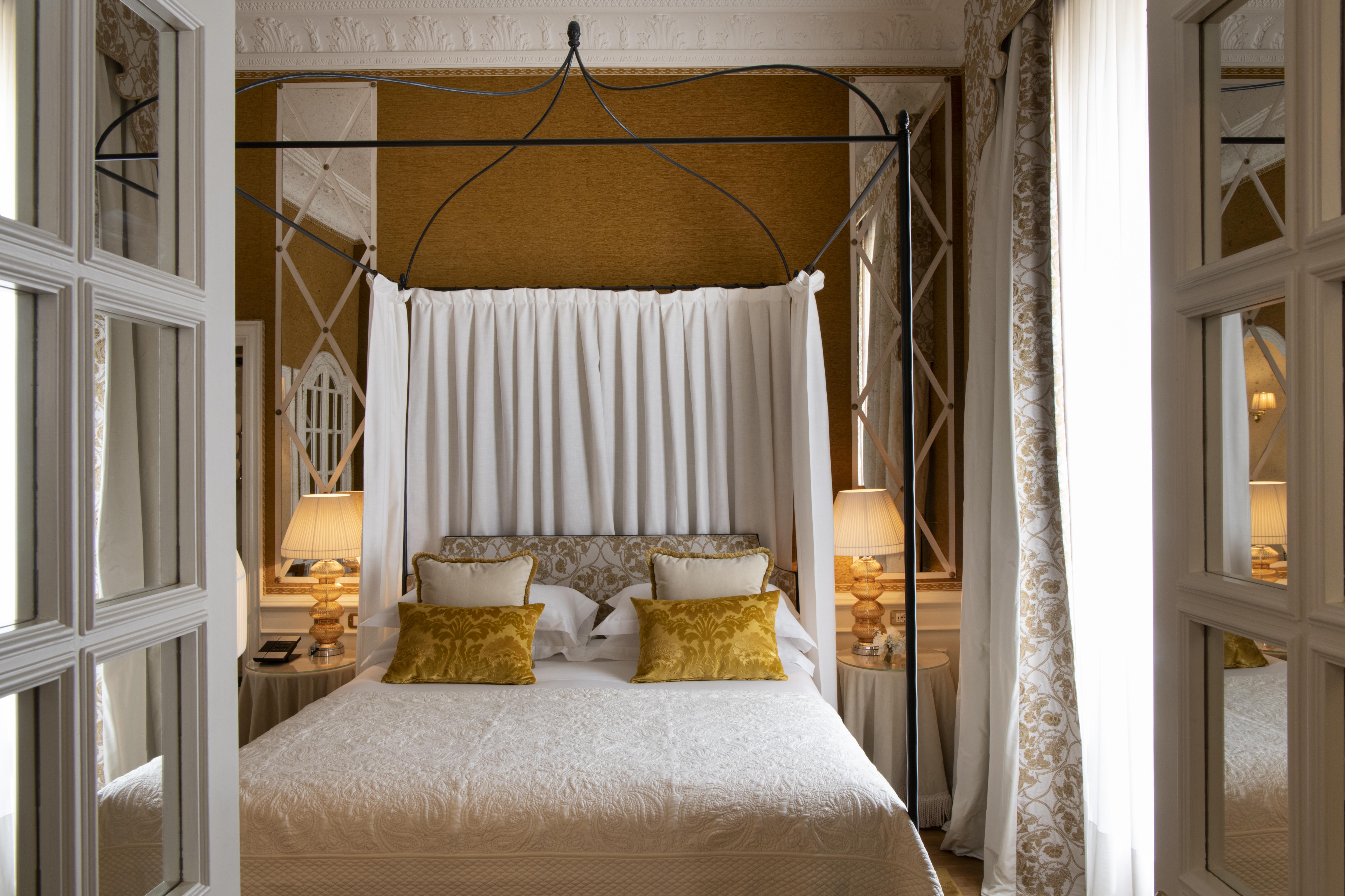 فندق هيلفيتيا آند بريستول فيرنزي - ستارهوتلز كوليزيوني فلورنس المظهر الخارجي الصورة A bedroom at the Hotel de Matignon