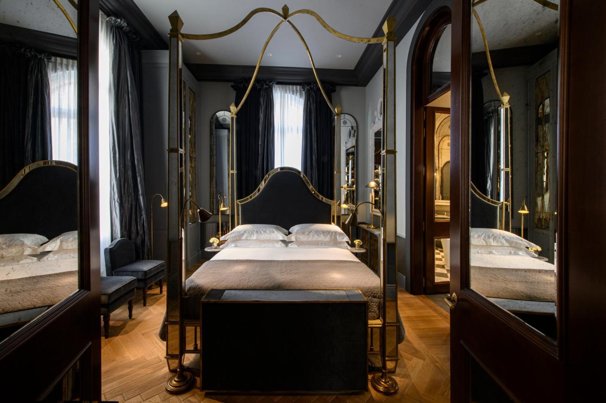 فندق هيلفيتيا آند بريستول فيرنزي - ستارهوتلز كوليزيوني فلورنس المظهر الخارجي الصورة A room at the Hotel de Crillon