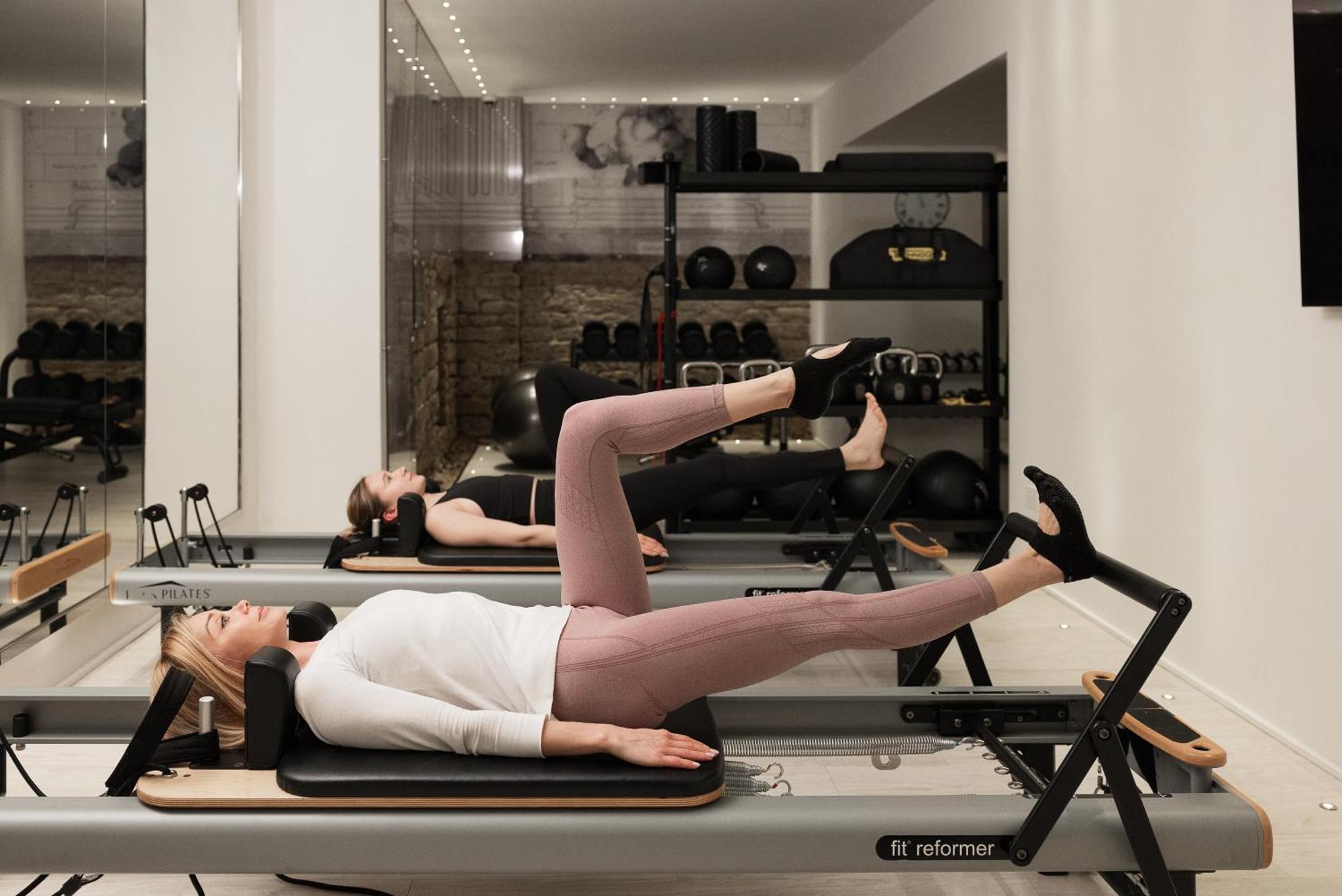فندق هيلفيتيا آند بريستول فيرنزي - ستارهوتلز كوليزيوني فلورنس المظهر الخارجي الصورة A woman using a Pilates reformer